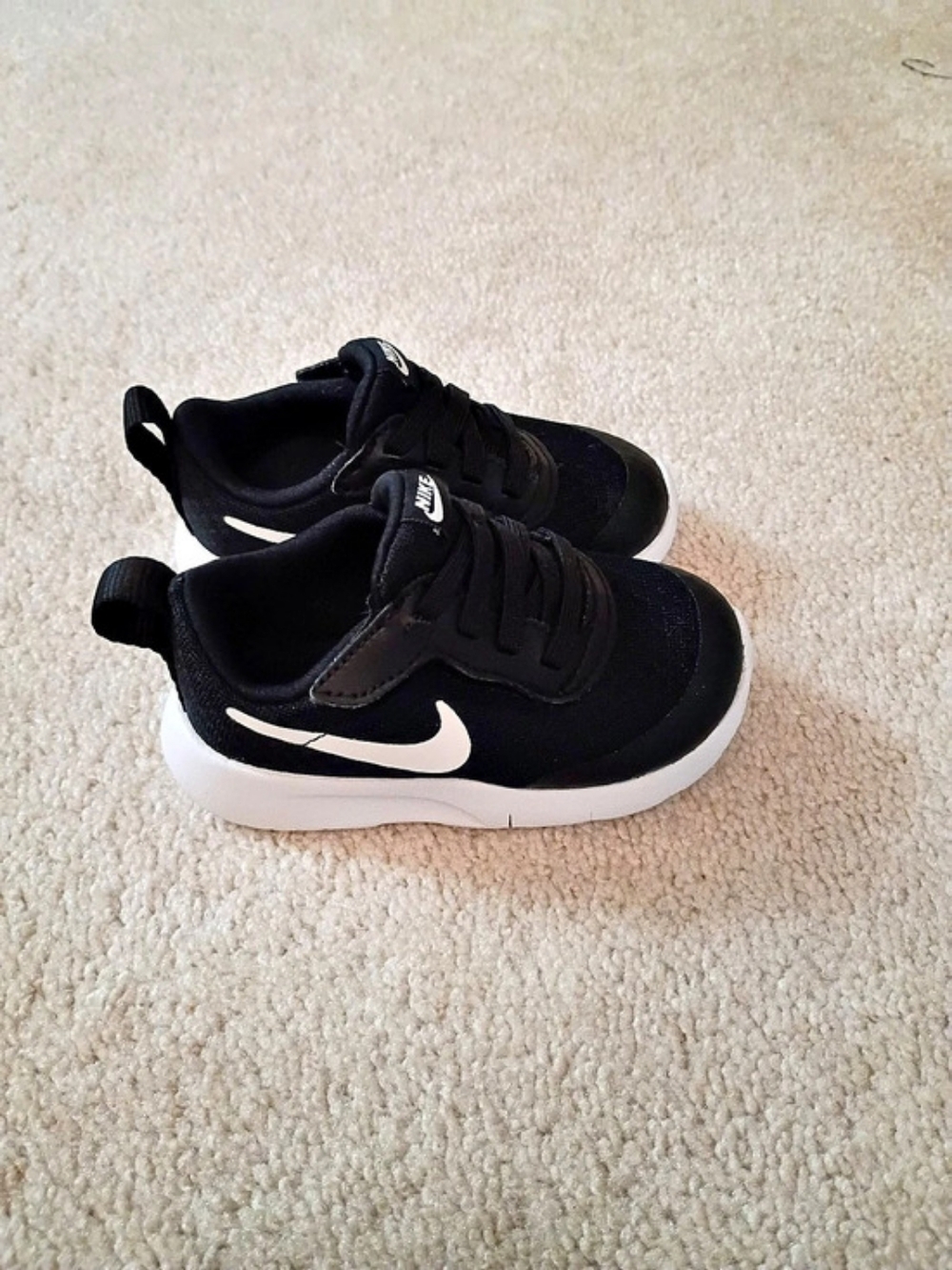 Nike Flex Runner Baby Sneakers Black & White NWT
